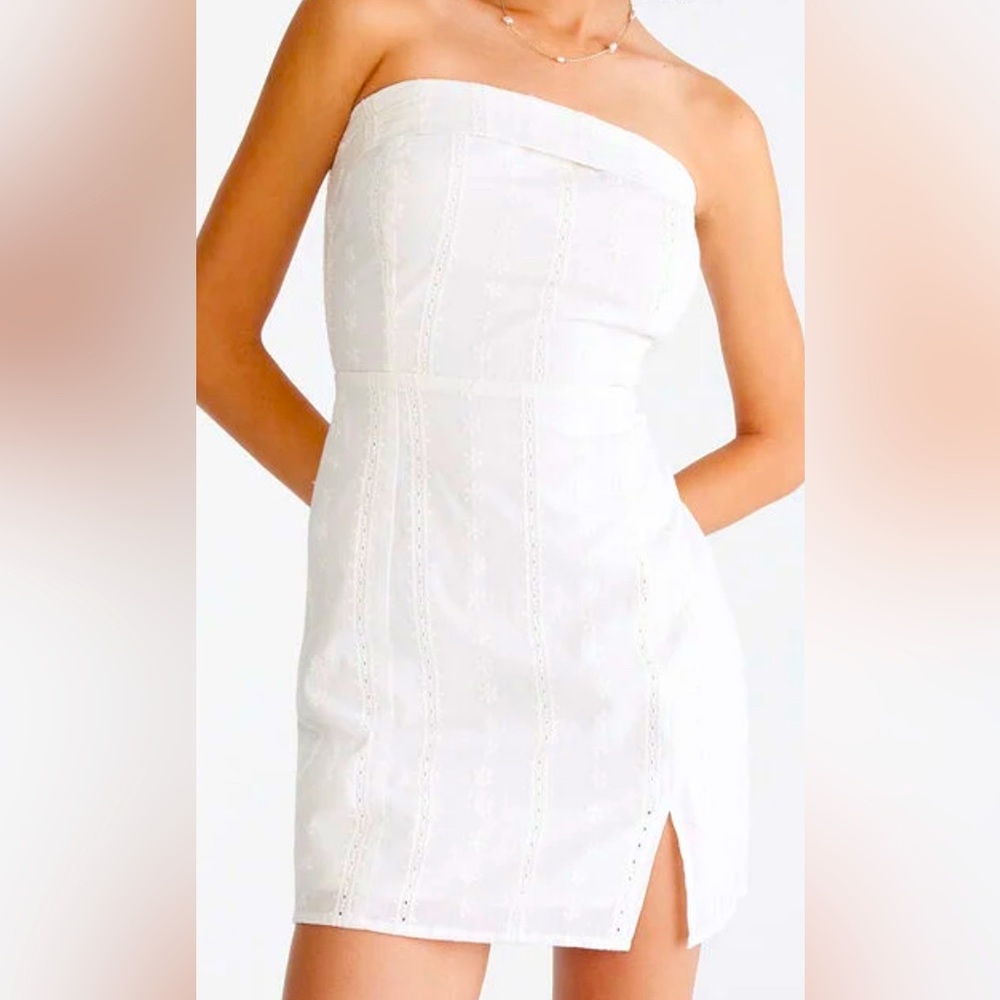 TROPICAL MINI DRESS
- PERFECT FOR VACATION 
- VERY FLATTERING 
- VERY NEW